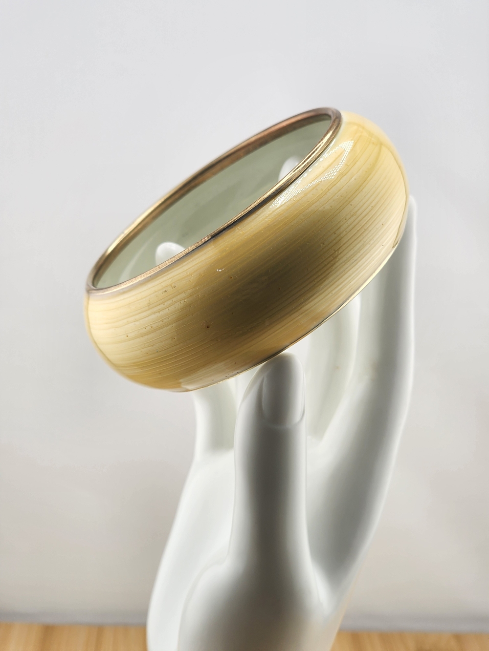 8.25in Classic Cream Metal Bangle Bracelet 0567